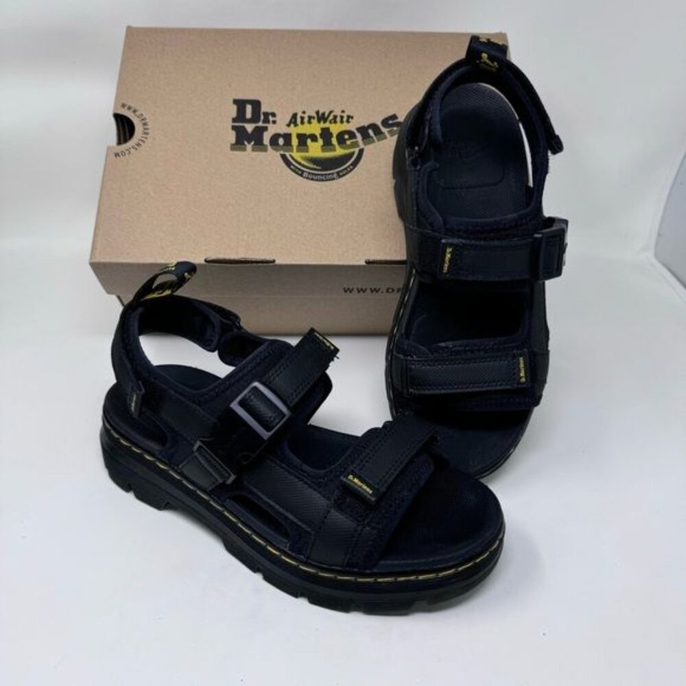 Dr. Martens Forster tract 1  Women’s Sandal 26471001  size 7